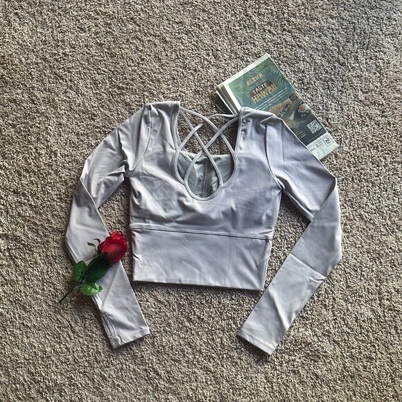 Beige stretch long sleeve top - Criss cross design at back - Size S - Picture 2 of 3